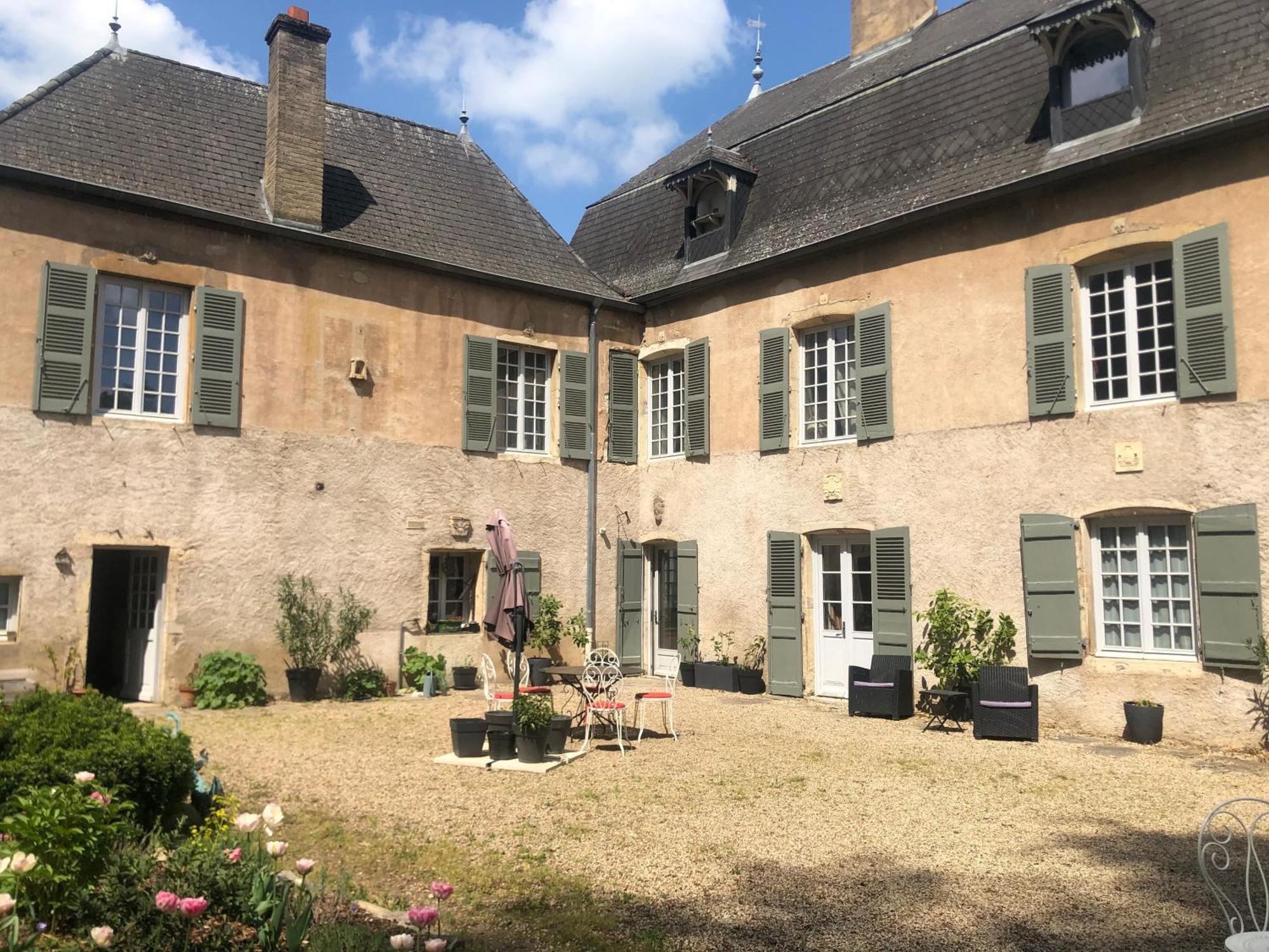 La Maison Des Gardes - Chambres D'Hotes Cluny Zewnętrze zdjęcie
