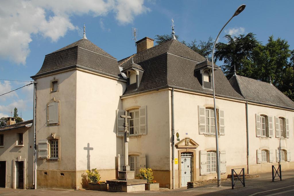 La Maison Des Gardes - Chambres D'Hotes Cluny Zewnętrze zdjęcie