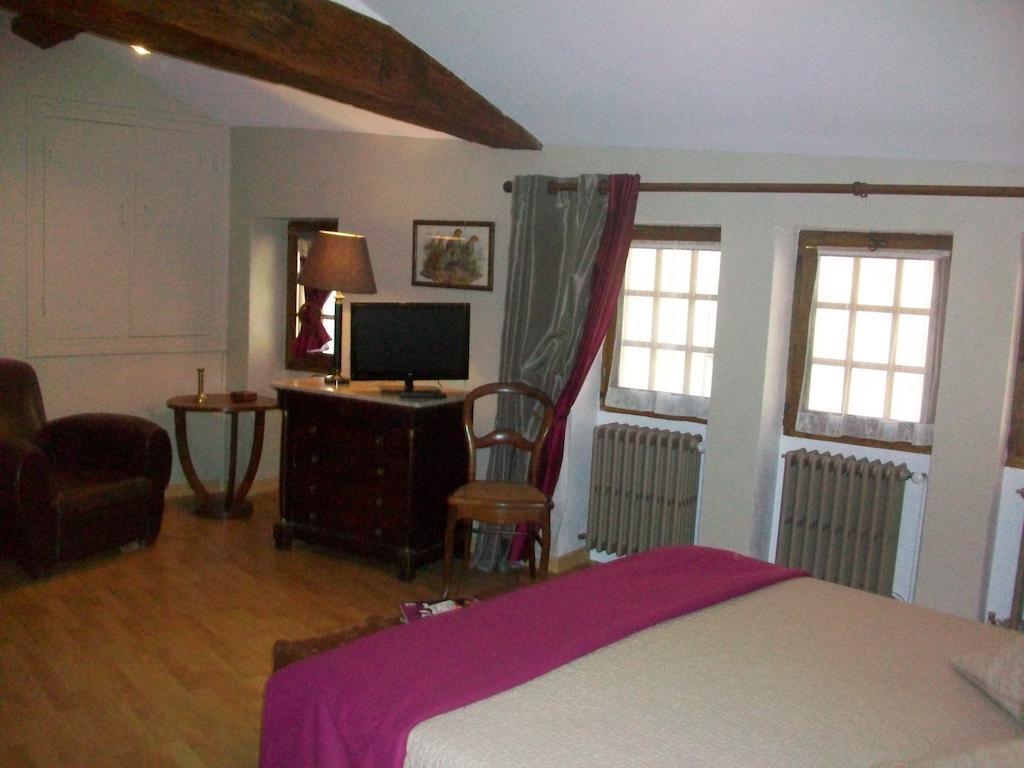 La Maison Des Gardes - Chambres D'Hotes Cluny Zewnętrze zdjęcie